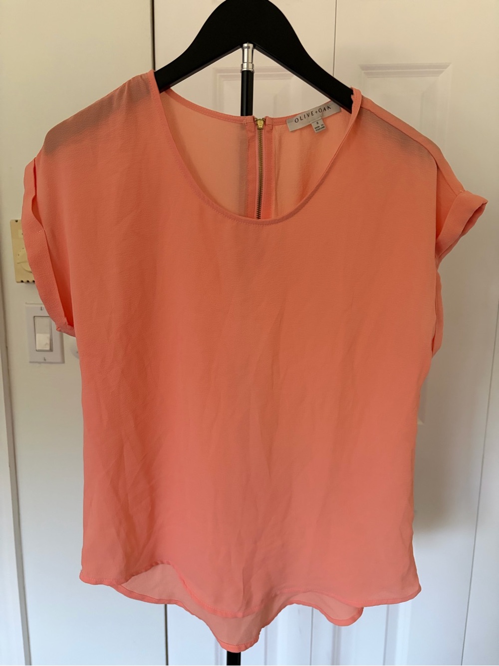 Olive & Oak Coral Cap-Sleeve Blouse
